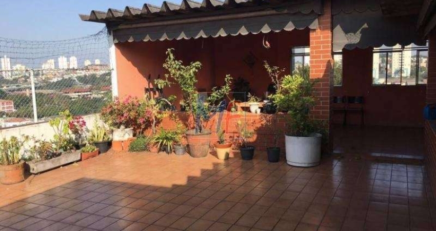 REF: 11.703 Ótimo galpão com 430 m² de terreno e 790 m² de A.C.  mezanino e casa com 3 suites parte superior  na  Penha, próx. ao metro.
