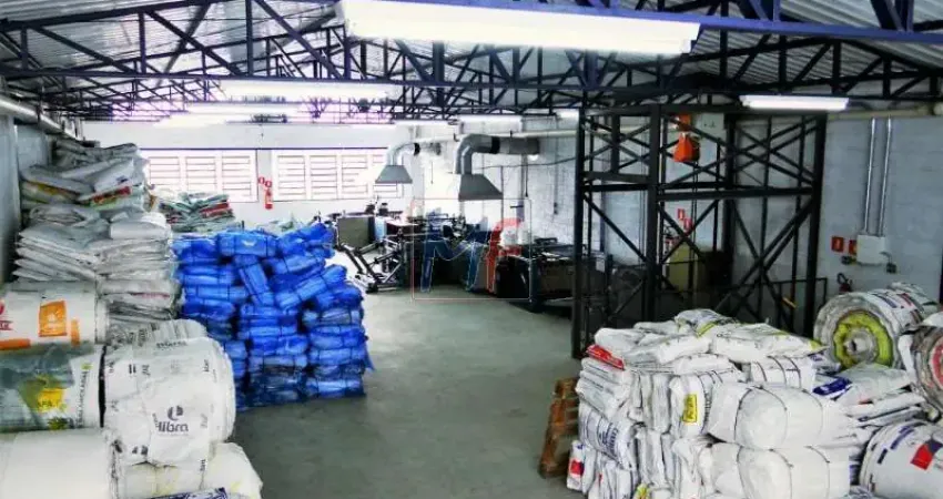 Galpão Comercial com 800 m², terreno com 10 m x 50 m sendo 500 m², com salas, escritórios, quartos, sótão, cozinha, 5 vagas. REF: 14.324 -