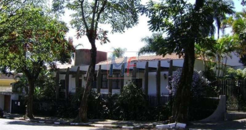 REF: 14.981 Excelente Casa localizada no bairro Planalto Paulista, 400 m² a.t, 323 m² a.c, Frente: 10 m, 3 dorms, sendo 1 suíte, 5 vagas!