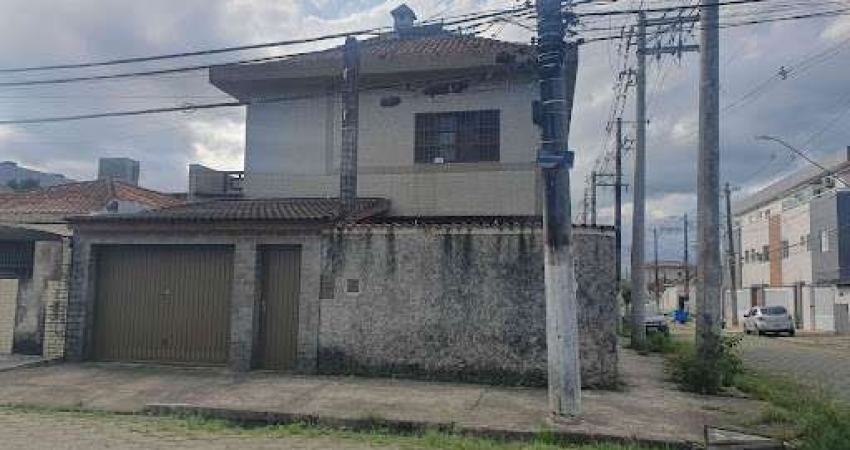 Sobrado 4 dormitórios, 4 vagas, piscina e churrasqueira, São Vicente SP