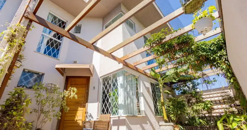 Sobrado com 3 quartos  para alugar, 129.90 m2 por R$3400.00  - Boqueirao - Curitiba/PR