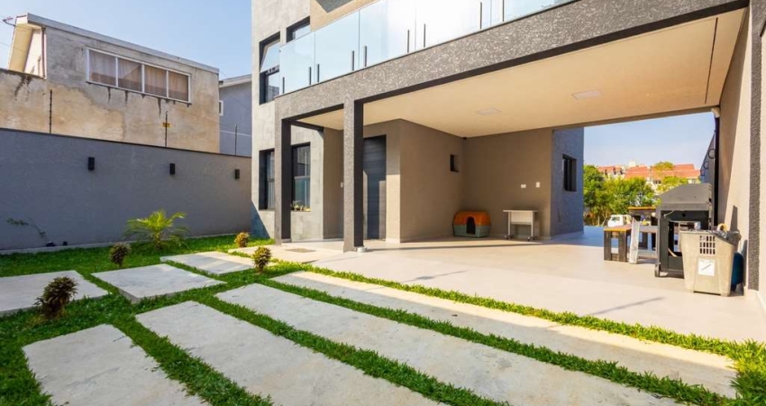 Sobrado com 4 quartos  à venda, 202.46 m2 por R$1700000.00  - Xaxim - Curitiba/PR