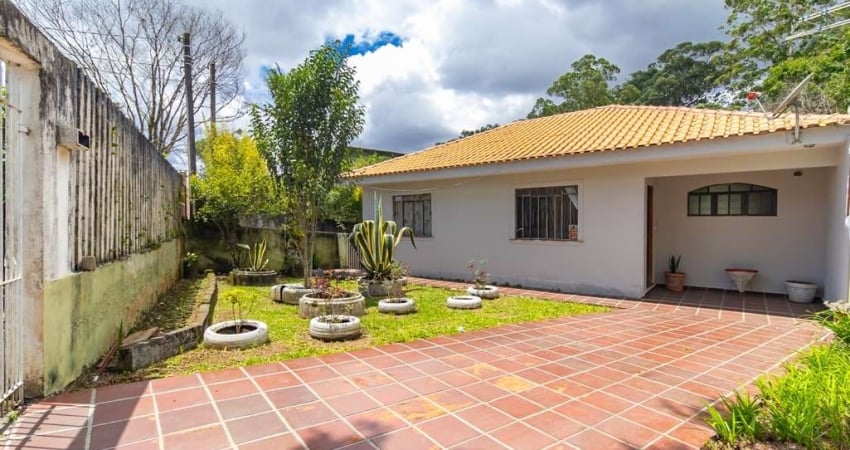 Casa Residencial com 2 quartos  para alugar, 80.00 m2 por R$1900.00  - Xaxim - Curitiba/PR