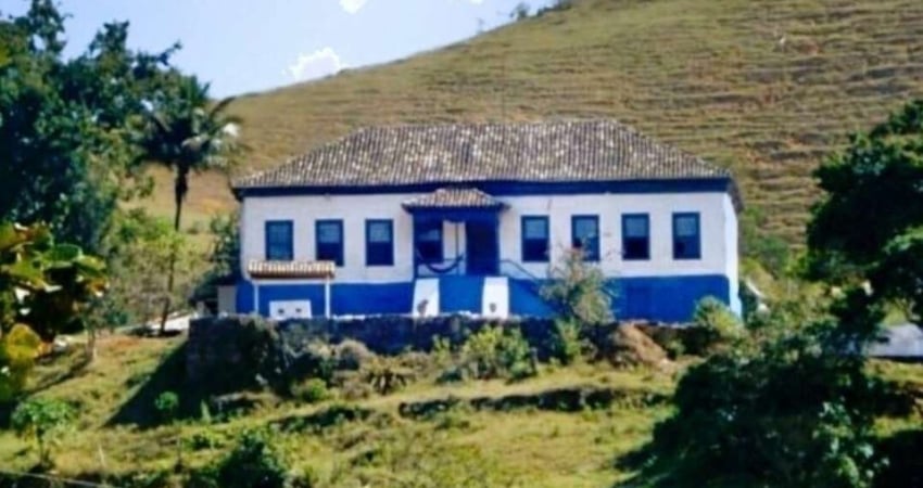 Grande fazenda, São 300 alqueires para criação de gado e cafeicultura, no sul do ES