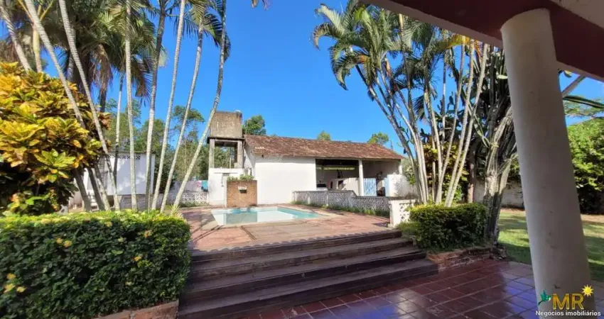 Chácara com boa casa, com piscina, a 10 minutos do centro de campos