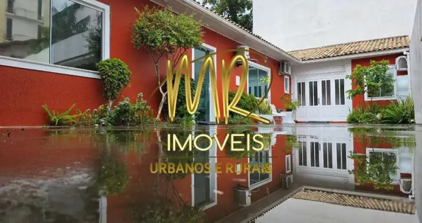 Sala com banheiro, no coração da pelinca, para atendimentos com agendamento.