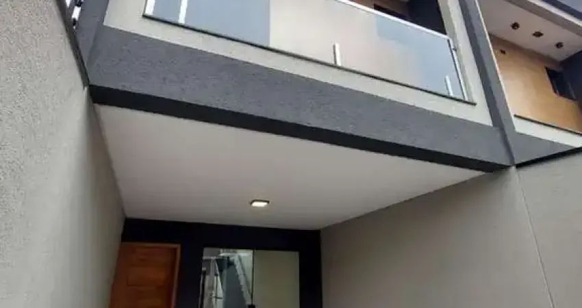 Sobrado novo, com quintal, à venda na Vila Buenos Aires