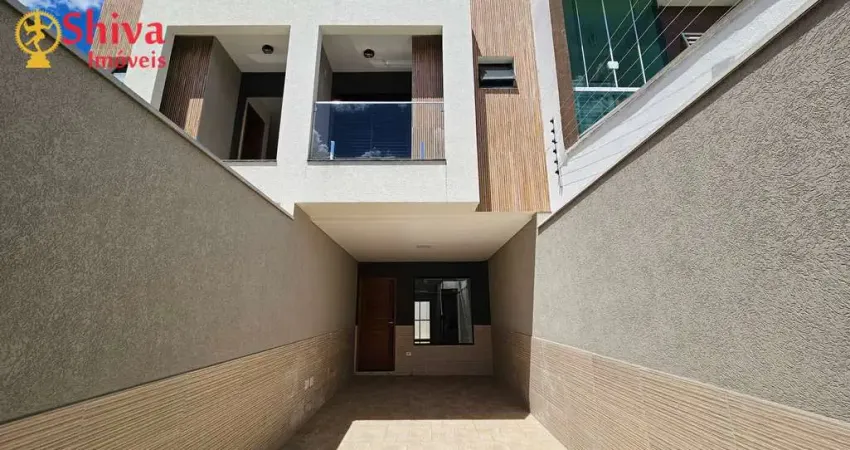 Sobrado novo, com quintal, à venda no Jardim Popular