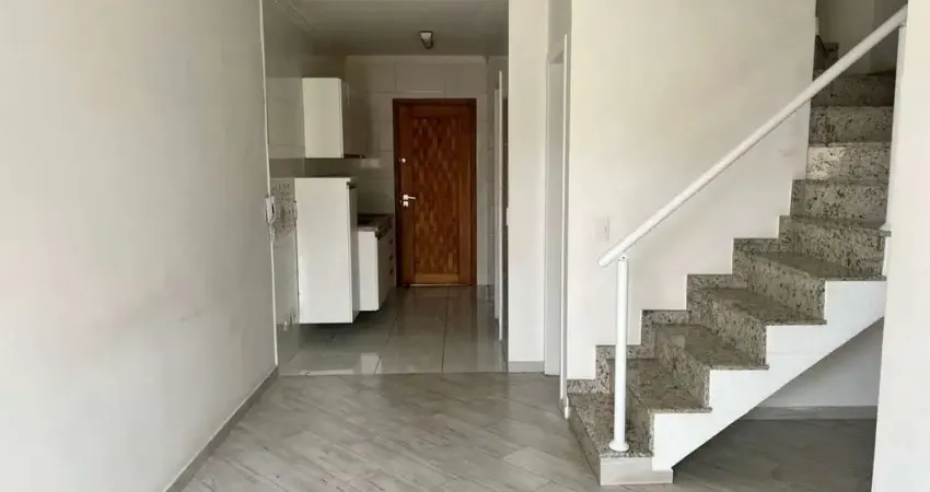Sobrado em Condomínio, a 160 metros do Metrô Penha, na Vila Aricanduva