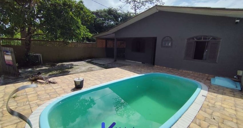 Casa a venda na praia com piscina