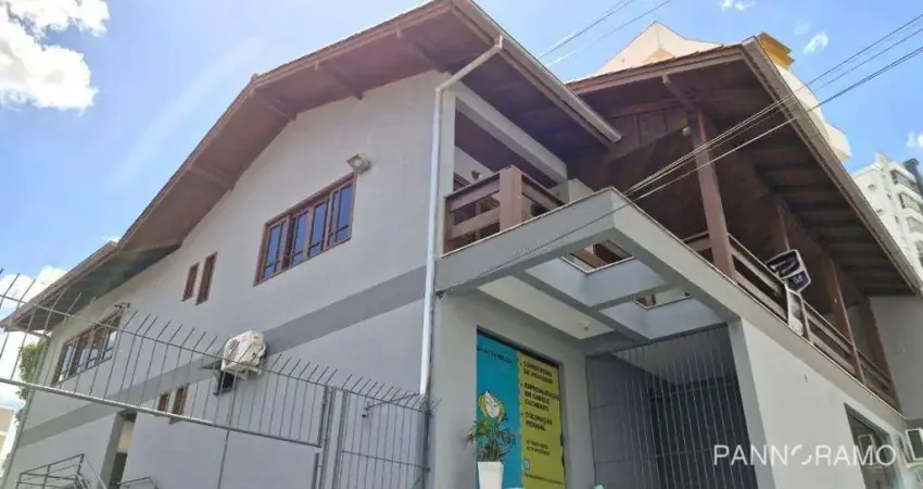 Casa com 3 dormitórios para alugar, 250 m² por R$ 6.900,00/mês - Centro - Blumenau/SC