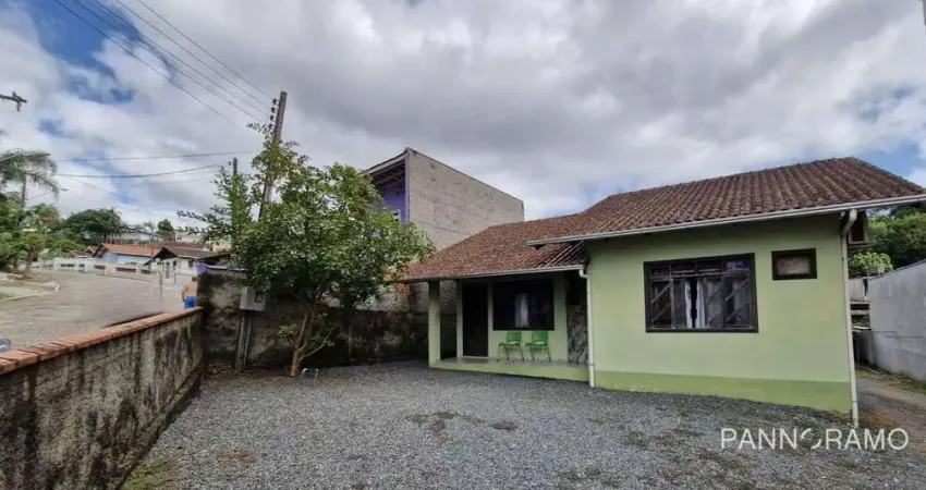 Casa com 3 dormitórios à venda, 89 m² por R$ 690.000,00 - Velha - Blumenau/SC