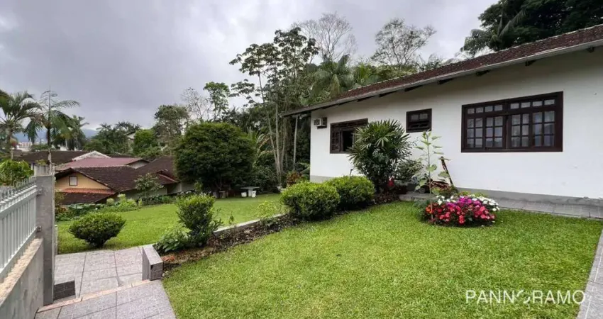 Casa com 3 dormitórios à venda, 129 m² por R$ 1.690.000,00 - Velha - Blumenau/SC