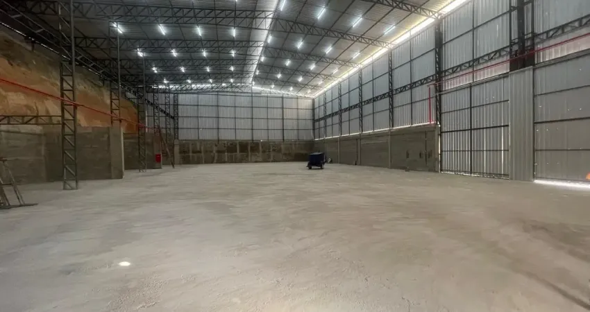 Alugo galpão comercial – 900m² | escritórios | pátio 1.000m² | colônia terra nova