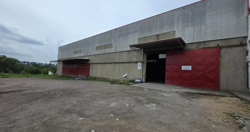 Galpão para alugar com 4 docas e patio para 50 carretas com 1.400m²