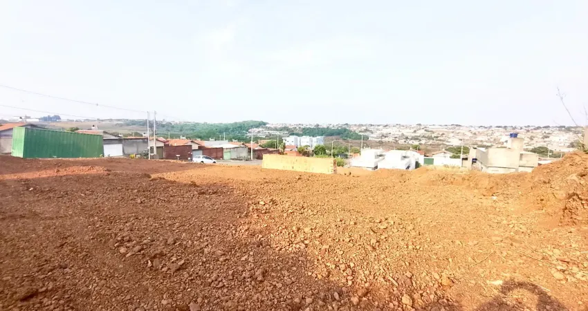 Dois lotes juntos, podendo ser vendidos juntos ou separados.