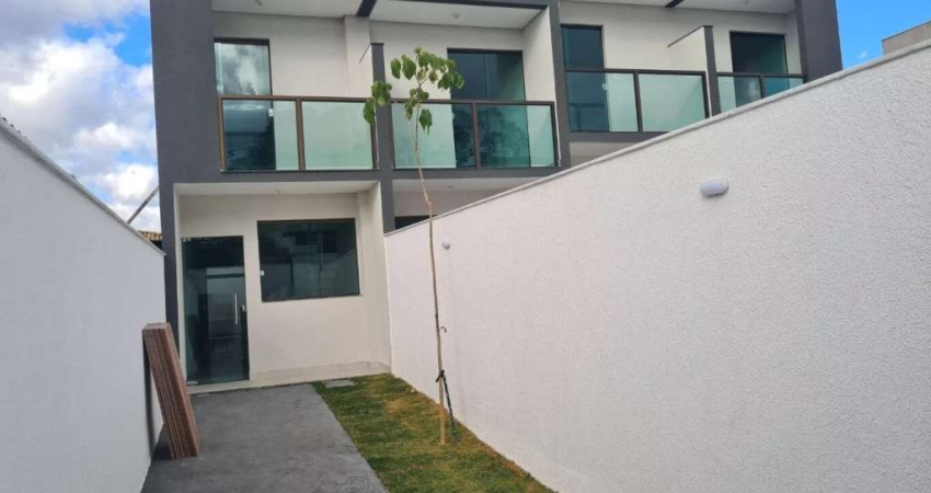 Casa Independente de 2 qtos em ótima localização no B. Candelária. - CA3512