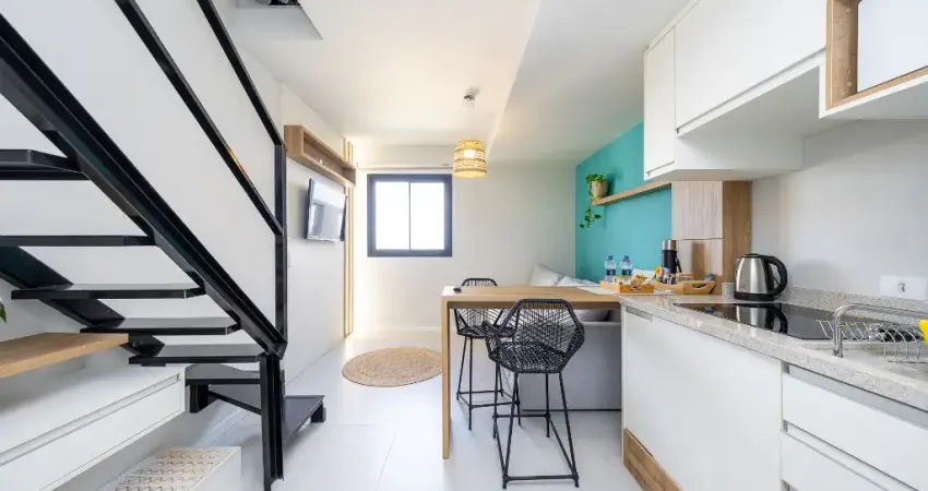 Studio Duplex finamente decorado em Curitiba, à 400m do Shopping Palladium, 32m²