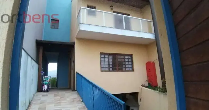 Sobrado Para Vender com 3 quartos 2 suítes no bairro Laranjeiras em Caieiras