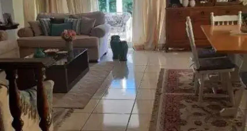 Casa Para Vender com 3 quartos 2 suítes no bairro Região Central em Caieiras