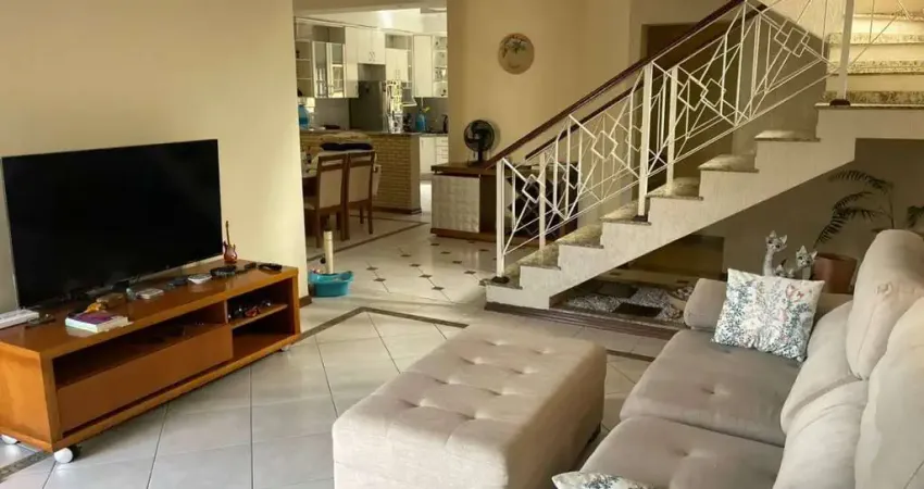 Sobrado Para Vender com 4 quartos 1 suítes no bairro Nova Caieiras em Caieiras