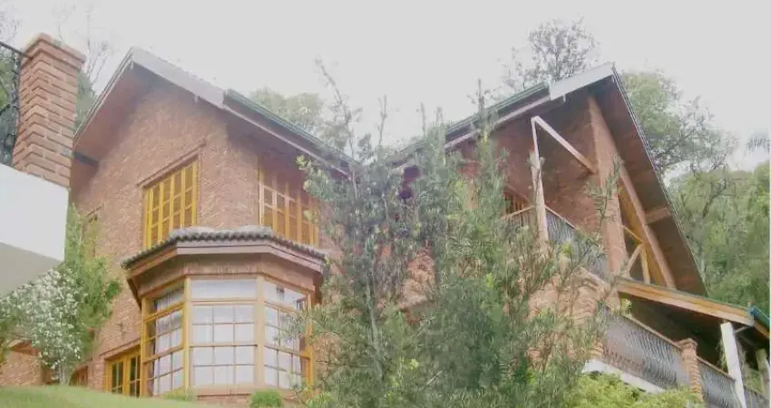 SOBRADO MARAVILHOSO PARA VENDA NA SERRA DA CANTAREIRA, 4 SUÍTES, 6 VAGAS E LAZER