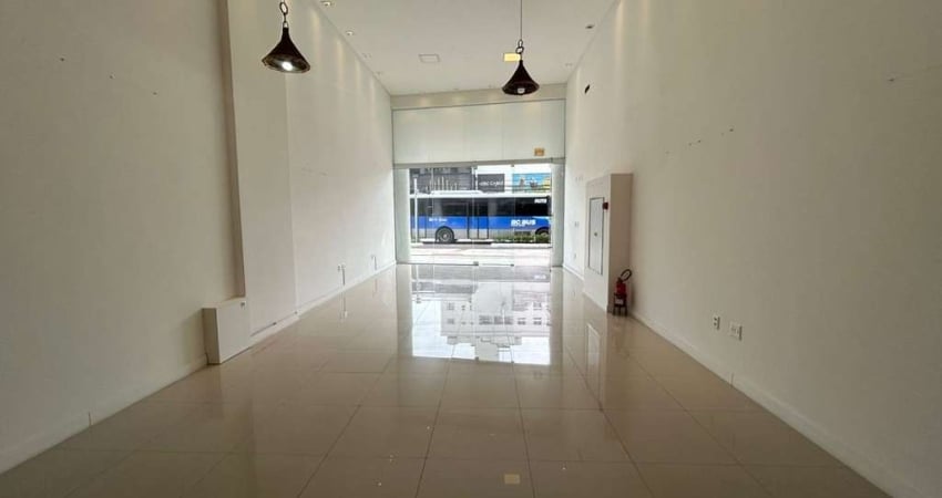 Sala comercial no Centro de Balneário Camboriú com Mezanino e 01 Banheiro com Frente para Avenida do  Estado