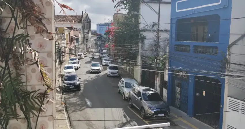 Centro - santo antonio alem do carmo, casa duplex, sendo 5/5 três suítes, varanda, vista para rua!