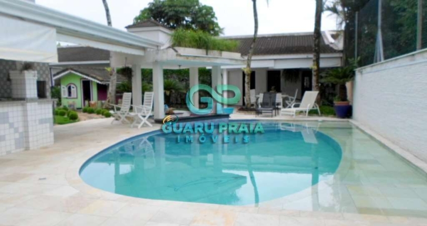3 dormitórios, suíte com hidromassagem, 2 salas, cozinha, bar seco e molhado, churrasqueira