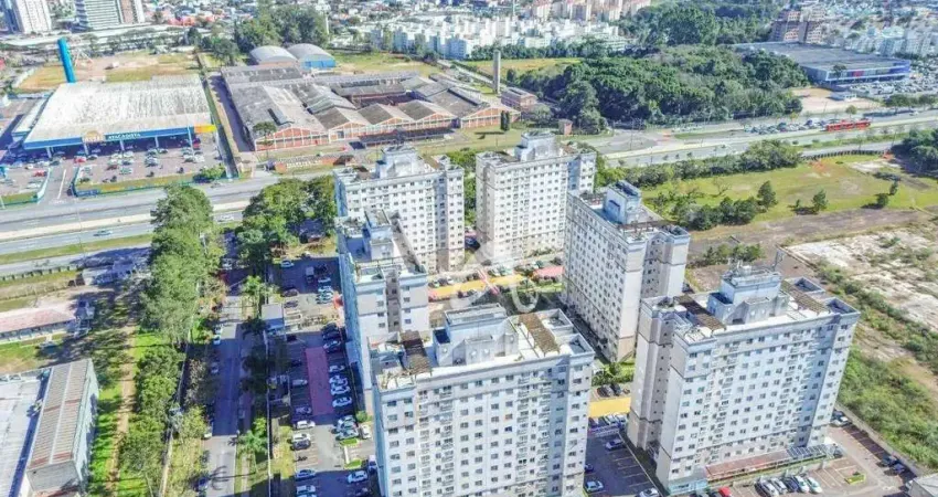 Apartamento semimobiliado à venda, andar alto, 2 quartos sendo 1 suíte, condomínio clube, no Bairro Pinheirinho, Curitiba/PR.