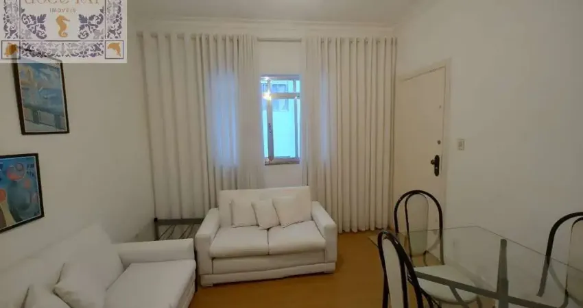 Venda de apartamento reformado com 2 quartos na Quadra da Praia da Aparecida em Santos / SP
