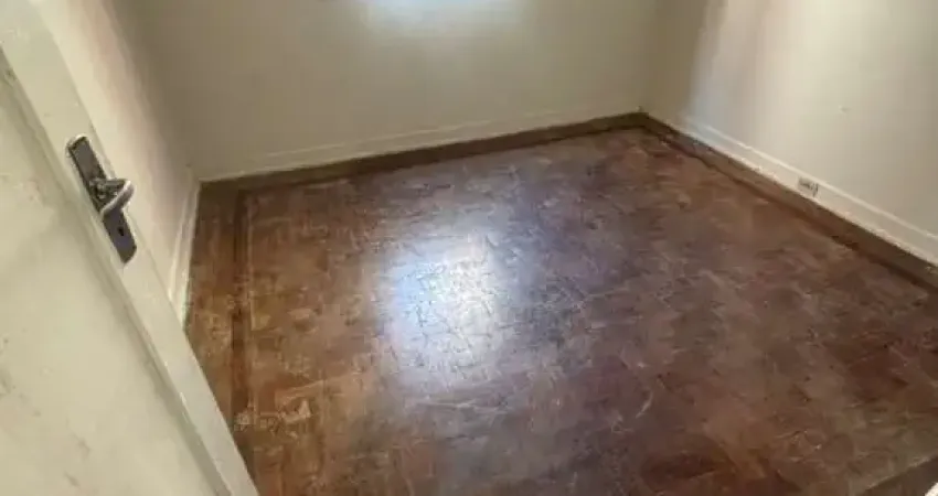 Apartamento mAr dOce lAr com 3 quartos e 2 sacadas para reforma a 1 quadra da Praia do José Menino em Santos / SP