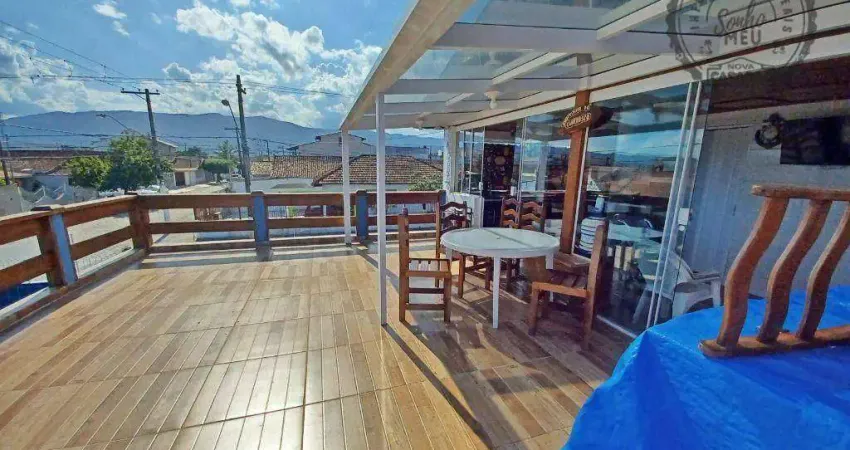 Sobrado com 3 dormitórios à venda, 142 m² por R$ 690.000,00 - Maracanã - Praia Grande/SP
