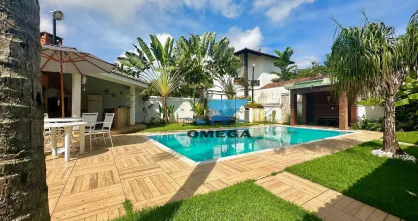 JARDIM ACAPULCO - Casa à venda com 4 suítes, piscina e churraqueira.