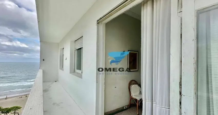 Apartamento reformado com vista mar à venda na Praia das Pitangueiras no Guarujá I Omega Imoveis