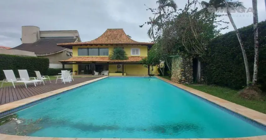 Casa à Venda no Condomínio Jardim Acapulco no Guarujá | Omega Imóveis