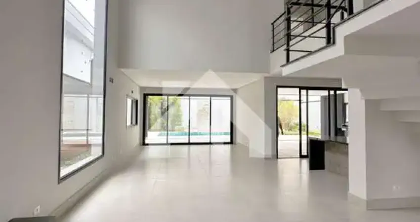 Luxuosa Casa em Alphaville: 5 Suítes à Venda por R$4,5M