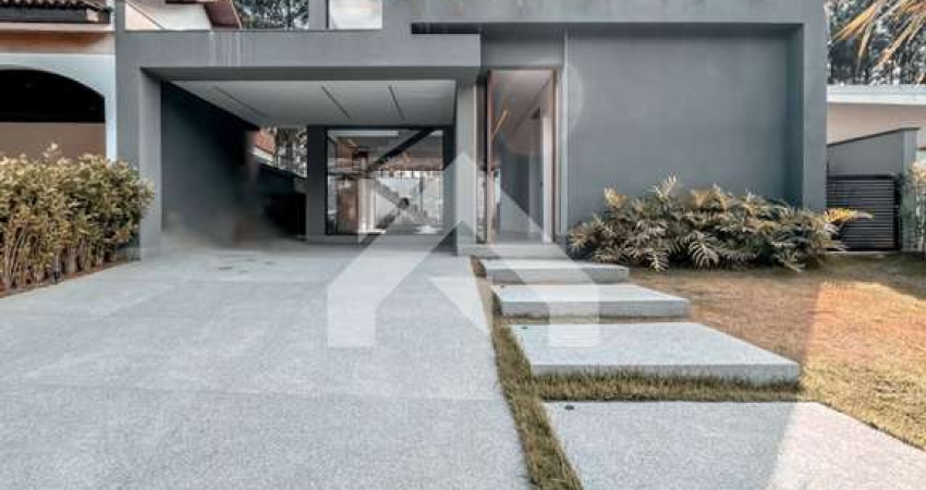 Casa de Condomínio em Alphaville - Santana de Parnaíba, SP