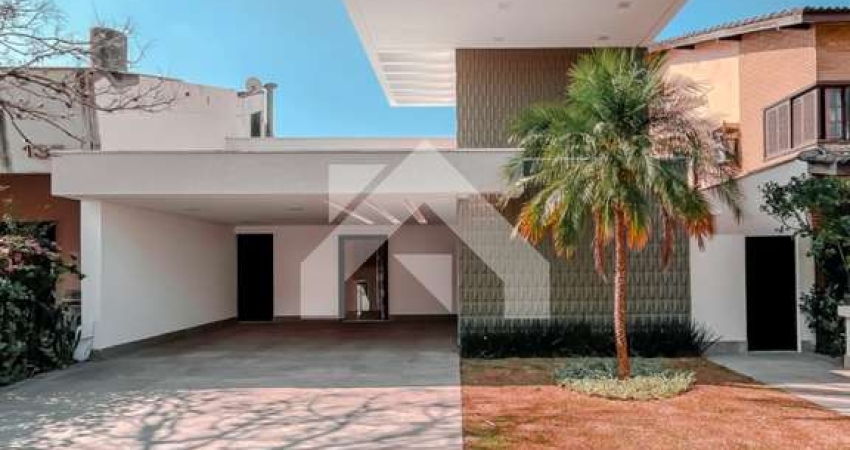 Casa de Condomínio em Alphaville - Santana de Parnaíba, SP
