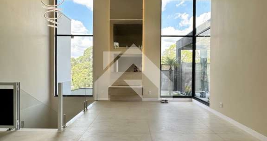 Casa em Granja Viana: 3 Suítes, 398m² por R$ 3,3M à Venda