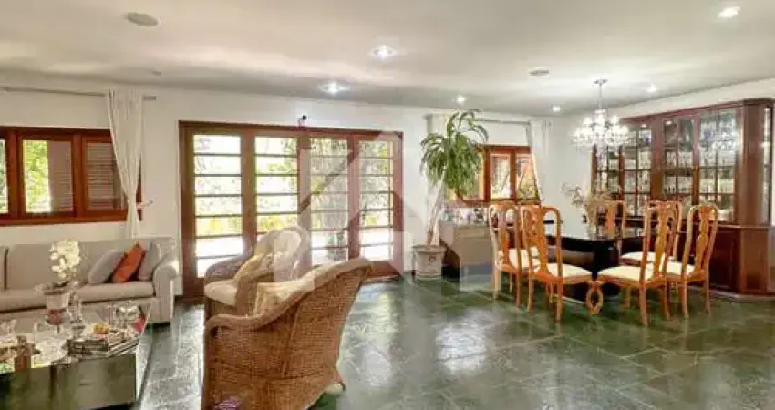 Casa em Alphaville: 4 Suítes, 328m² por R$3,5M à Venda