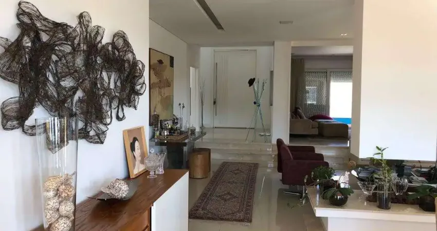 Casa de Condomínio em Alphaville - Santana de Parnaíba, SP