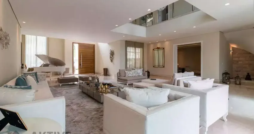Casa de Condomínio em Alphaville - Santana de Parnaíba, SP