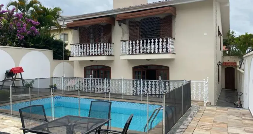 Casa de Condomínio em Alphaville - Santana de Parnaíba, SP