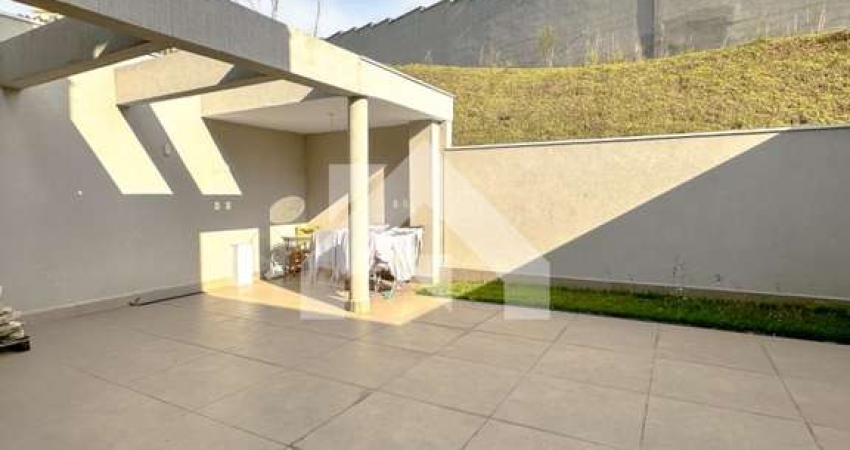 Casa no Tamboré III: 3 Suítes, 200m², Venda e Locação