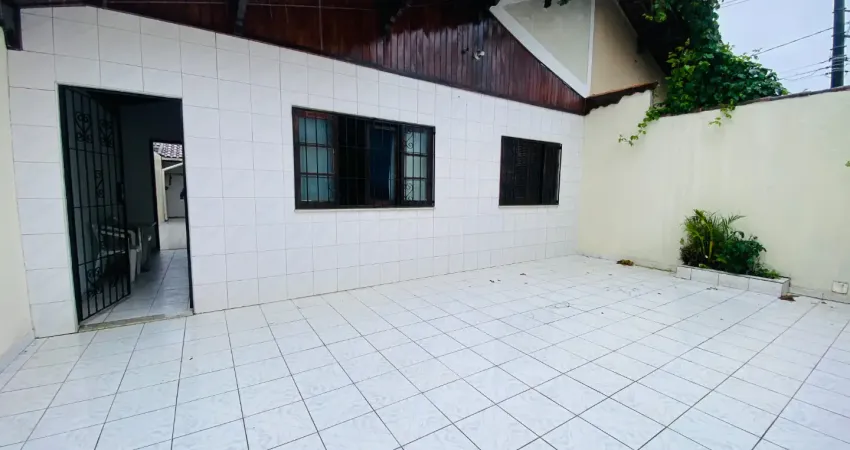 Oportunidade! casa no caiçara a 100m da praia – 2 dorms (1 suíte), quintal e churrasqueira – r$365 mil