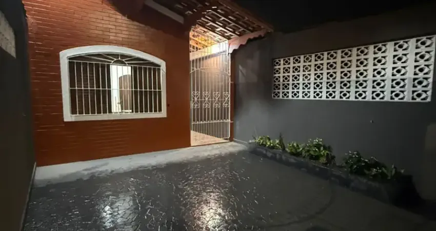 Casa à venda na vila mirim – praia grande | a apenas 400 metros da praia! ️