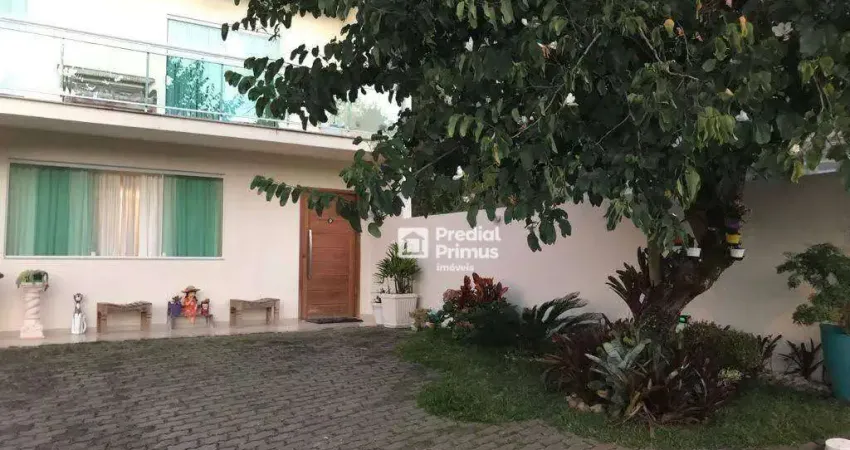 Casa com 3 dormitórios à venda, 204 m² por R$ 900.000,00 - Cascatinha - Nova Friburgo/RJ