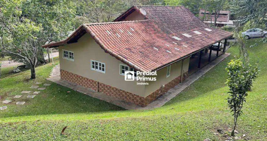 Imóvel com Área Verde e Localização Reservada Próximo ao Centro do Bairro por R$ 820.000 - Mury - Nova Friburgo/RJ