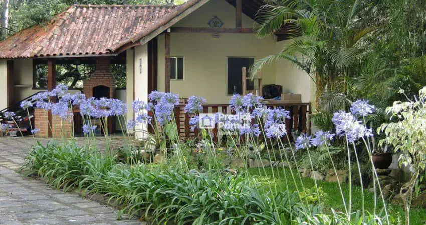 Casa com 3 dormitórios à venda, 350 m² por R$ 550.000,00 - Stucky - Nova Friburgo/RJ